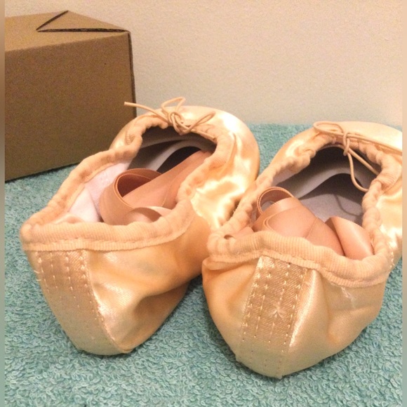 Pink Satin Ballet Pointe Slippers - Picture 3 of 9